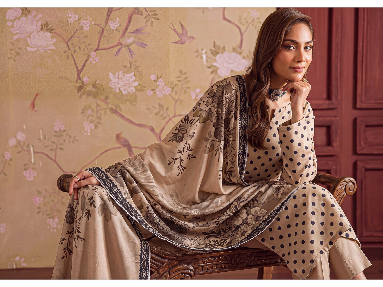 Discover this digitally printed 3-piece collection